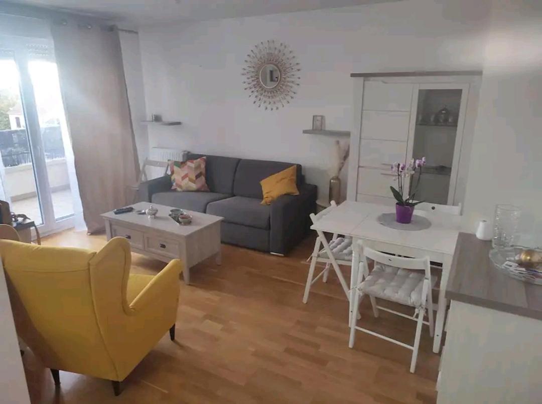 Logement A Cote De L'Aeroport Orly อติส-มงส์ ภายนอก รูปภาพ