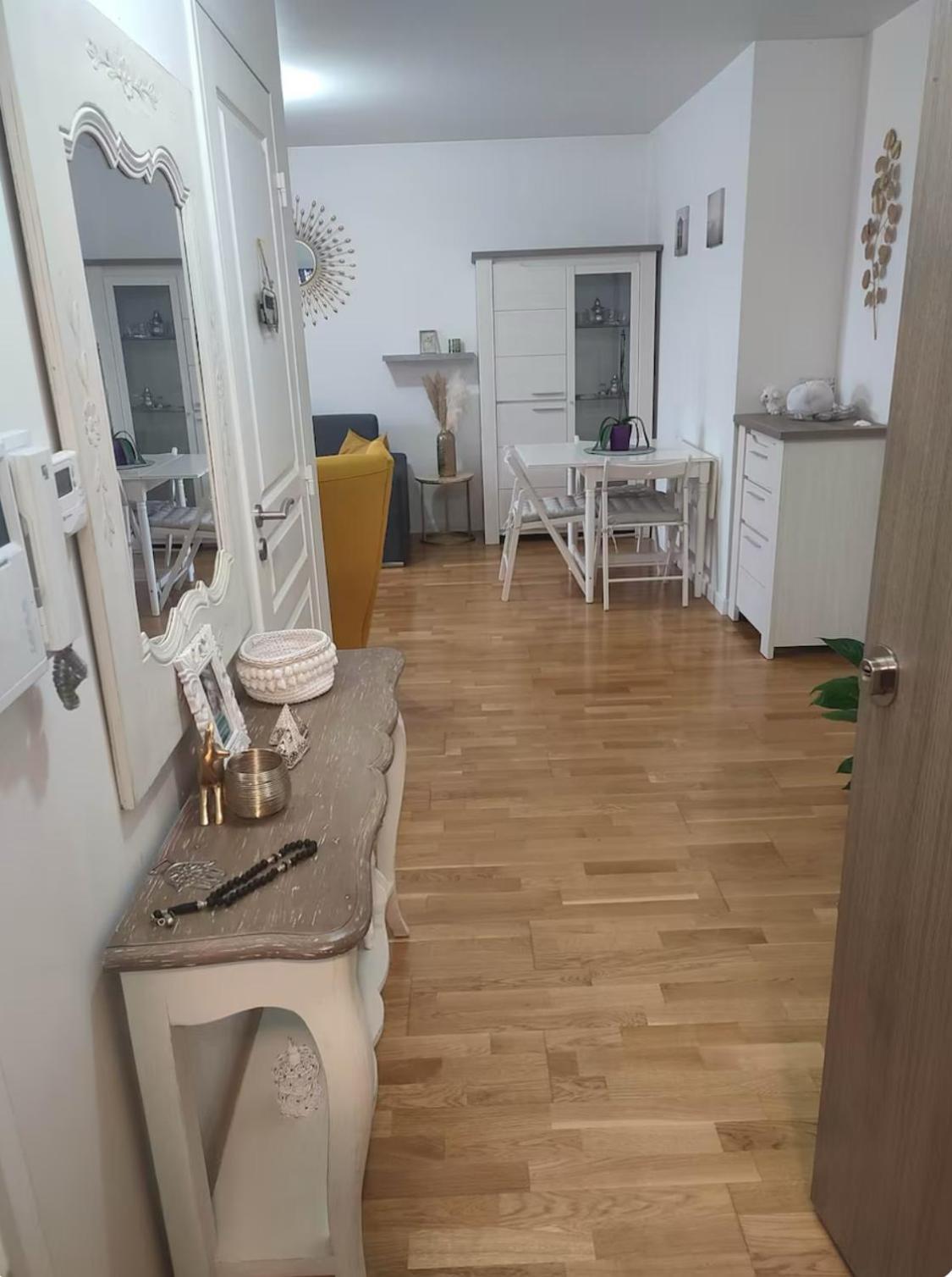 Logement A Cote De L'Aeroport Orly อติส-มงส์ ภายนอก รูปภาพ