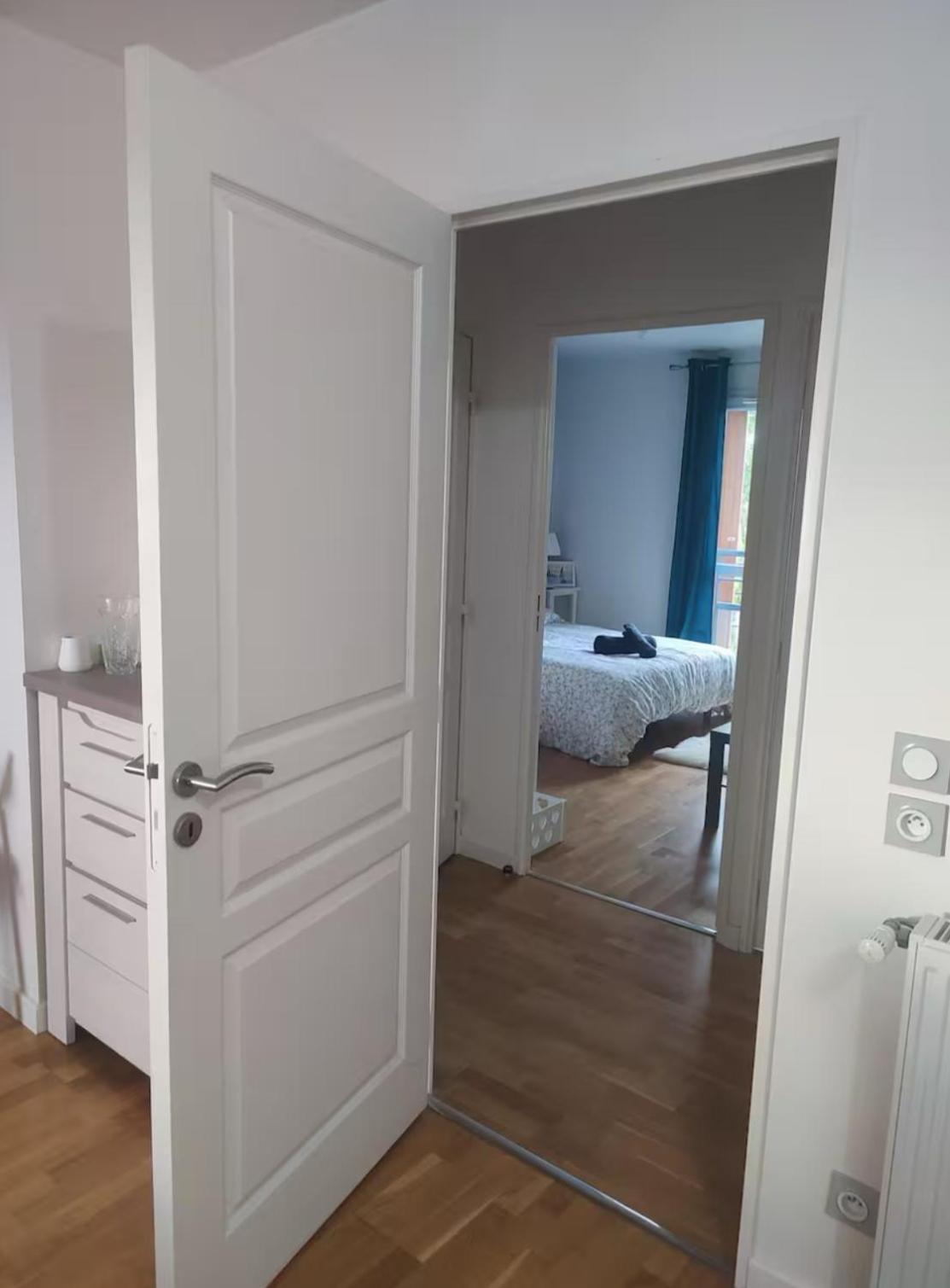 Logement A Cote De L'Aeroport Orly อติส-มงส์ ภายนอก รูปภาพ