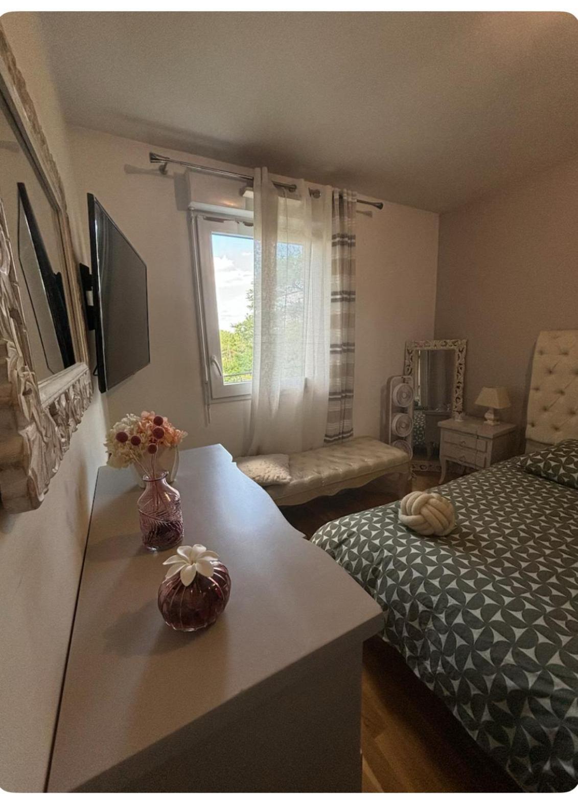 Logement A Cote De L'Aeroport Orly อติส-มงส์ ภายนอก รูปภาพ